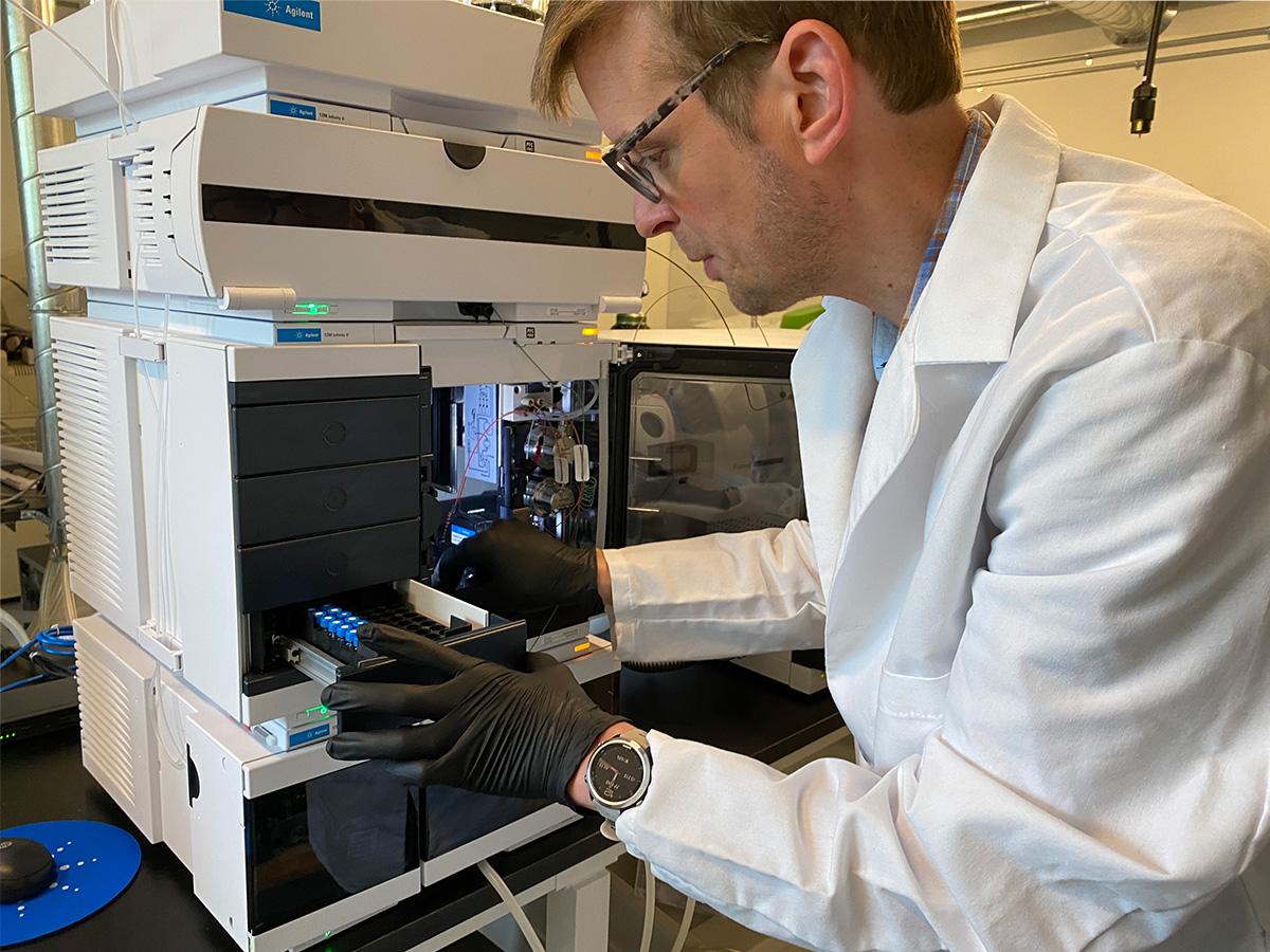 Senior Research Scientist Christoph Aeppli processing samples in the lab