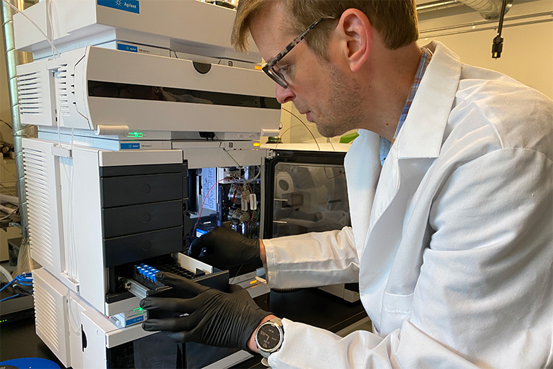 Christoph Aeppli in the lab.