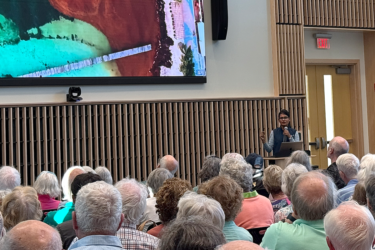 Rebekah Shunmugapandi presents on Calanus at Cafe Sci